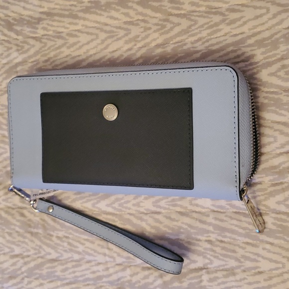 Michael Kors Clutch Wristlet - Picture 1 of 4